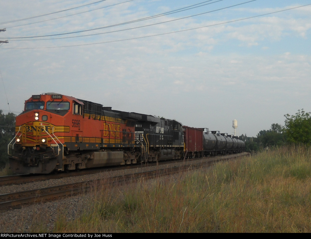 BNSF 5696 East